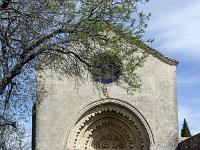 Plateau de Ganagobie  Parvis de l'église du monastère de Ganagobie au Sud et son magnifique portail à festons