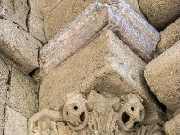 Plateau de Ganagobie  Un autre chapitaux avec deux diablotins moqueurs