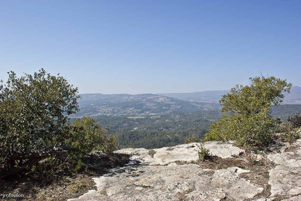 ganagobie-017-2.jpg - Autre vue vers le Sud depuis le bord Ouest du plateau