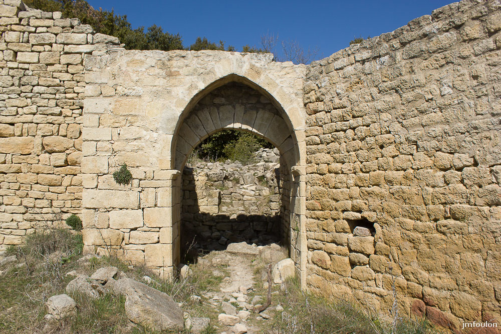 ganagobie-035-2.jpg - Vestiges du Donjon-porte