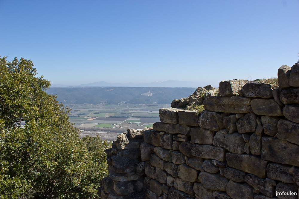 ganagobie-046-2.jpg - Vue sur la vallée de la Durance depuis l'intérieur du rempart