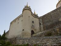 Château de Grignan  Le châtelet d'entrée du château au Nord