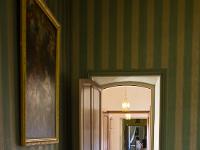 Château de Grignan  Couloir desservant la partie de l'étage donnant sur la cour d'honneur.