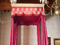 Château de Grignan  La chambre d'hiver. Construite à la fin du XVe siècle pour l'épouse de Gaucher Adhémar, seigneur de Grignan.