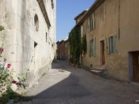 Grignan (Drôme)  La grand rue du village.