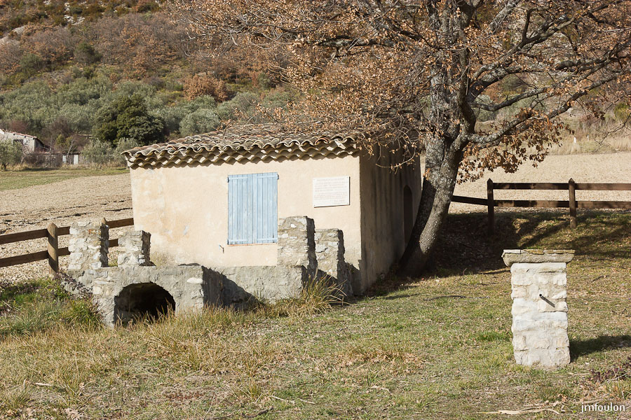 cabanon-arene-004-2.jpg - Bastidon de la Cigalière ou bastidon de Paul Arène.