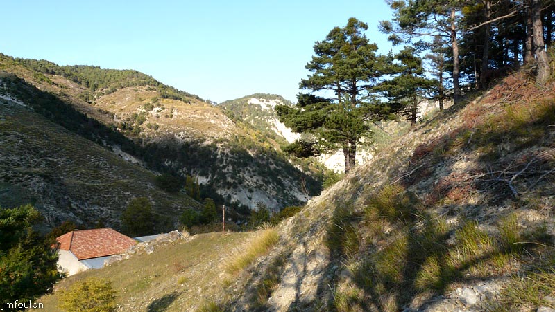 astoin-18web.jpg - Vue vers le Nord/Est depuis le pied de la butte