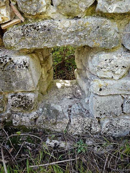 bastide-monges-25web.jpg - Petite ouverture dans le mur Ouest vue de l'intérieur