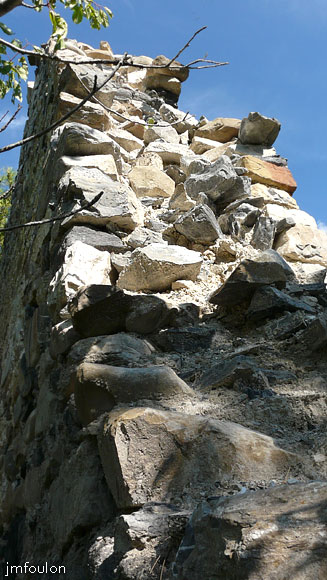 chateau-venterol-13web.jpg - Le mur Ouest dans son épaisseur