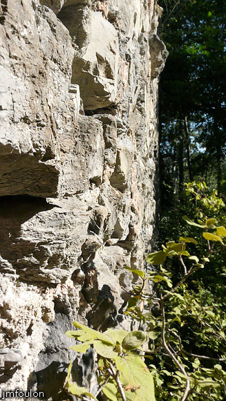 chateau-venterol-20web.jpg - Angle Nord/Ouest du mur Nord