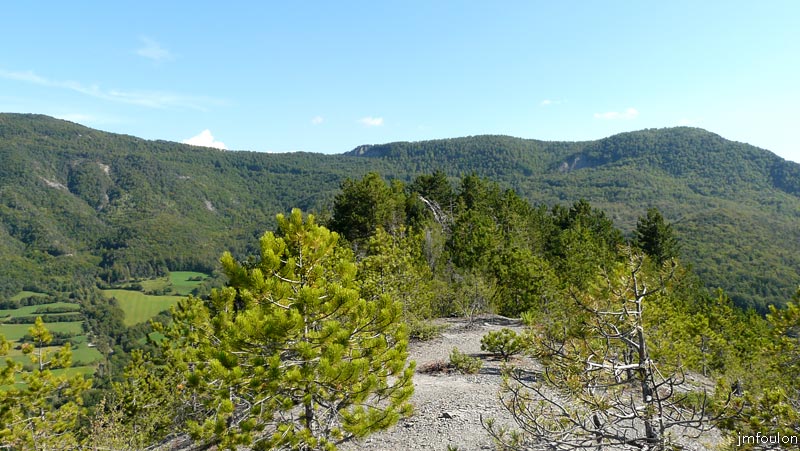 chateau-venterol-27web.jpg - Nous voici au sommet, ce qui va nous permettre d'appréhender la vue que l'on a sur la région depuis le châtelard