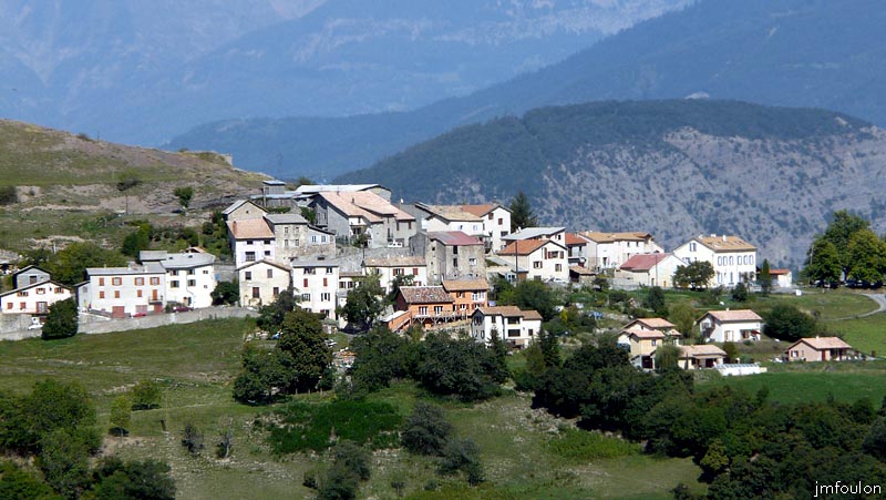 chateau-venterol-31web.jpg - Zoom sur le village de Piégut