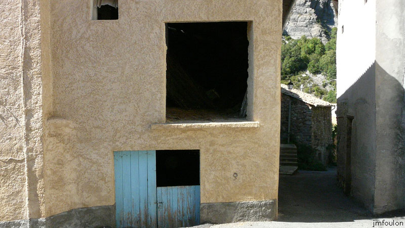 faucon-15web.jpg - De l'autre côté du couvert