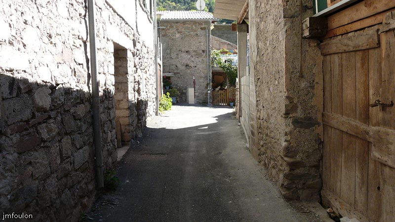 faucon-20web.jpg - Vue sur une autre ruelle se trouvant au dessus de celle vue précédemment