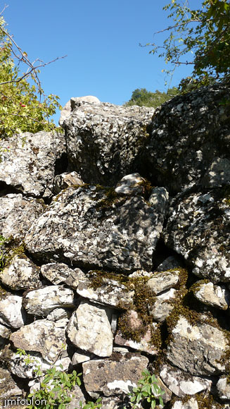 faucon-33web.jpg - Vestiges au Sud