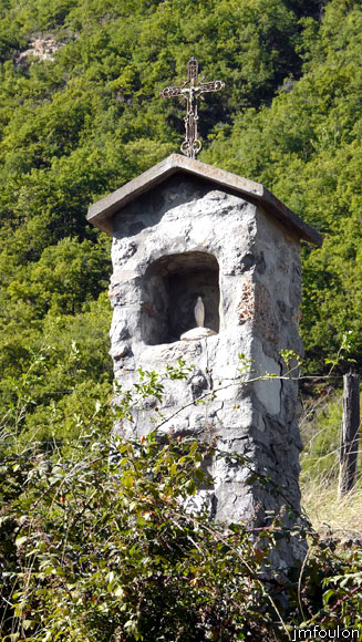 gigors-02web.jpg - Oratoire à l'entrée Ouest du village