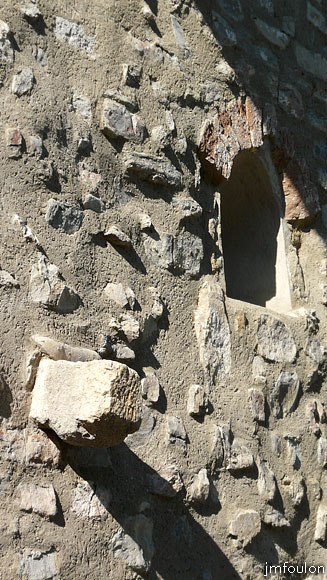 gigors-07web.jpg - Eglise Saint-Laurent - détail de l'appareillage (façade Sud)