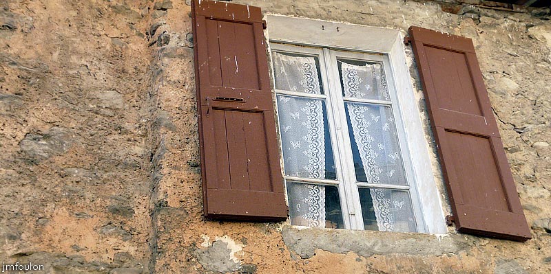 gigors-20web.jpg - Fenêtre dans la rue principale