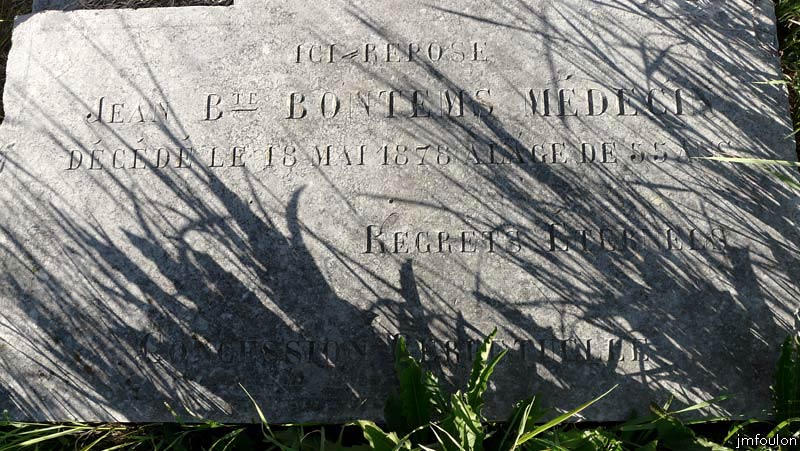 la-motte-cimetiere-10web.jpg - Ici repose Jean Bte Bontems Medecin. Décédé le 18 mai 1878 à  l'age de 55 ans. Regerts éternels. Concession Perpétuelle