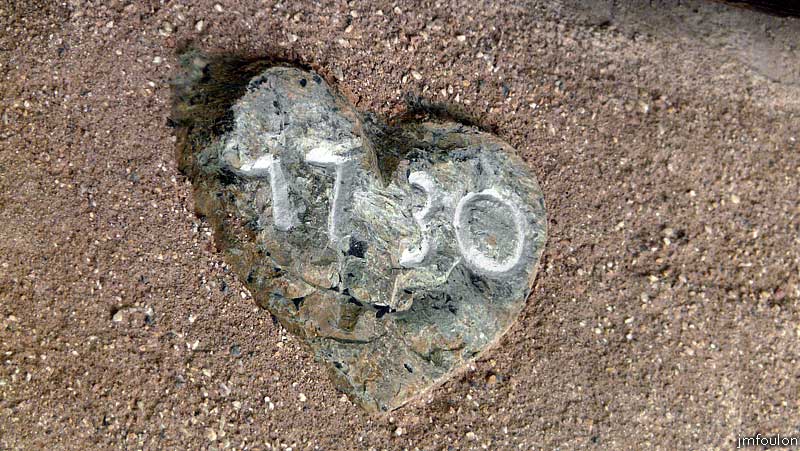 le-caire-48web.jpg - Date au dessus de la porte vue précédemment. 1730 gravé sur une pierre en forme de coeur