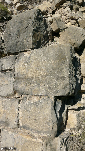 tour-bedoin-15web.jpg - Détail de l'appareillage sur le mur Sud