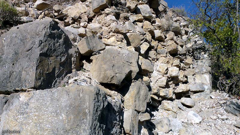 tour-bedoin-16web.jpg - Angle Sud/Est et mur Est