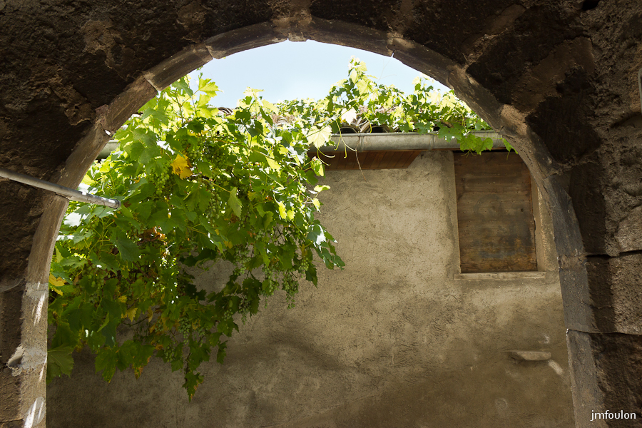 lettret-13.jpg - Le porche de l'intérieur