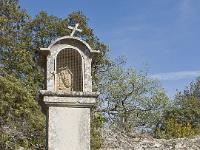 Lurs Notre Dame de Vie  Un des oratoires avec la tête du Christ