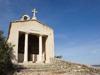 Lurs Notre Dame de Vie  Notre Dame de Vie (1552) - Le porche néo-classique avec ses deux colonnes est ajouté, ainsi que le clocher en 1864