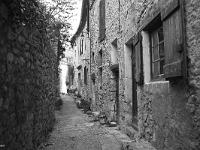 Lurs  Ruelle étroite dans le centre du village