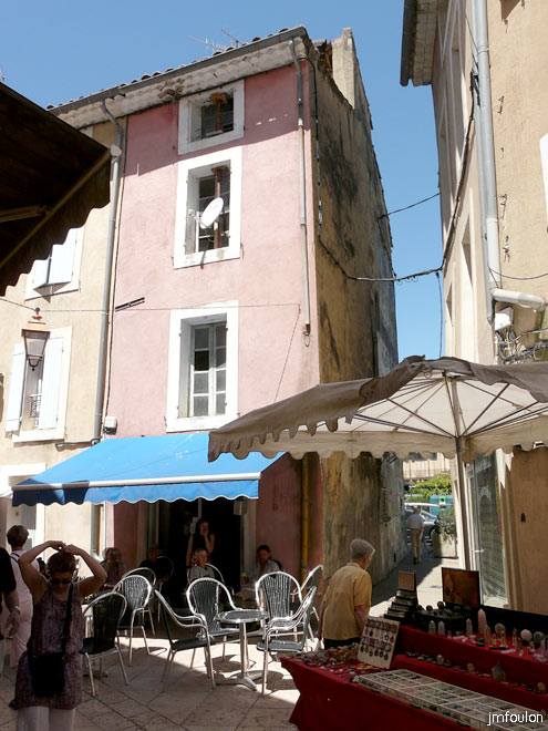 apt-marche-25web.jpg - Et si on buvait un p'tit coup ?