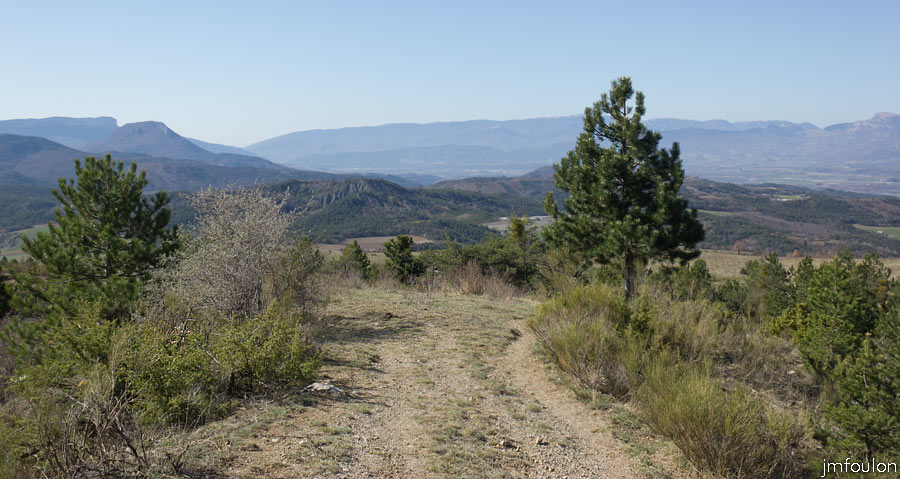 melve-croix-21.jpg - Vue vers le Sud (vue à contresens de la marche)