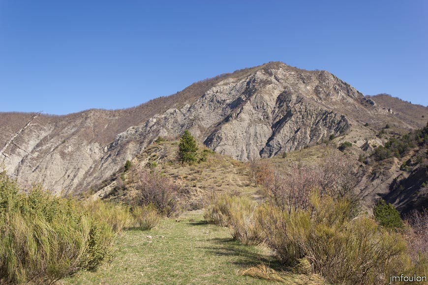 melve-croix-23.jpg - Les Croix. Nous allons passer à droite pour rejoindre le sommet