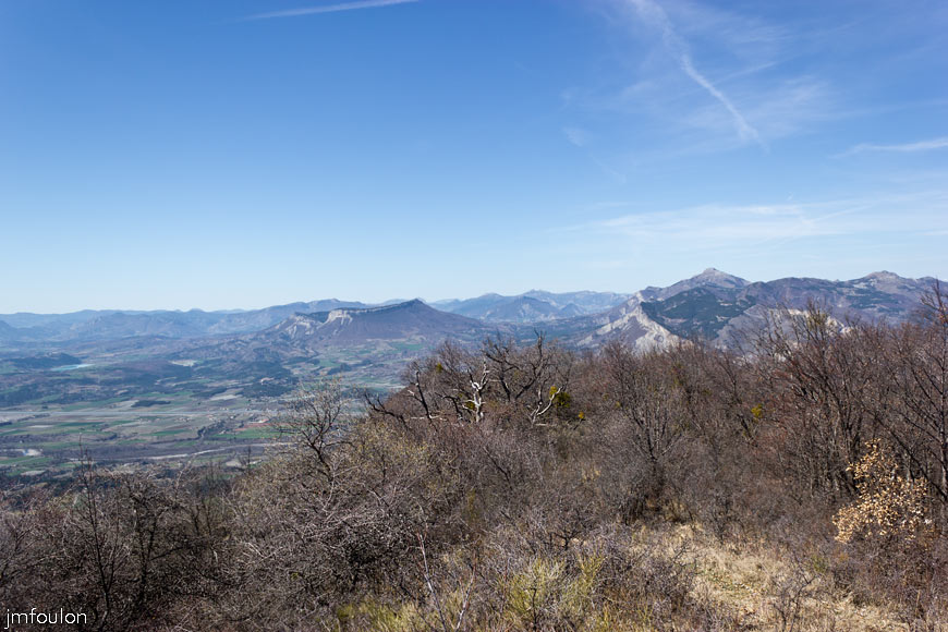 melve-croix-43.jpg - Vue vers l'Ouest. Nous longeons toujours la crête de la Montagne