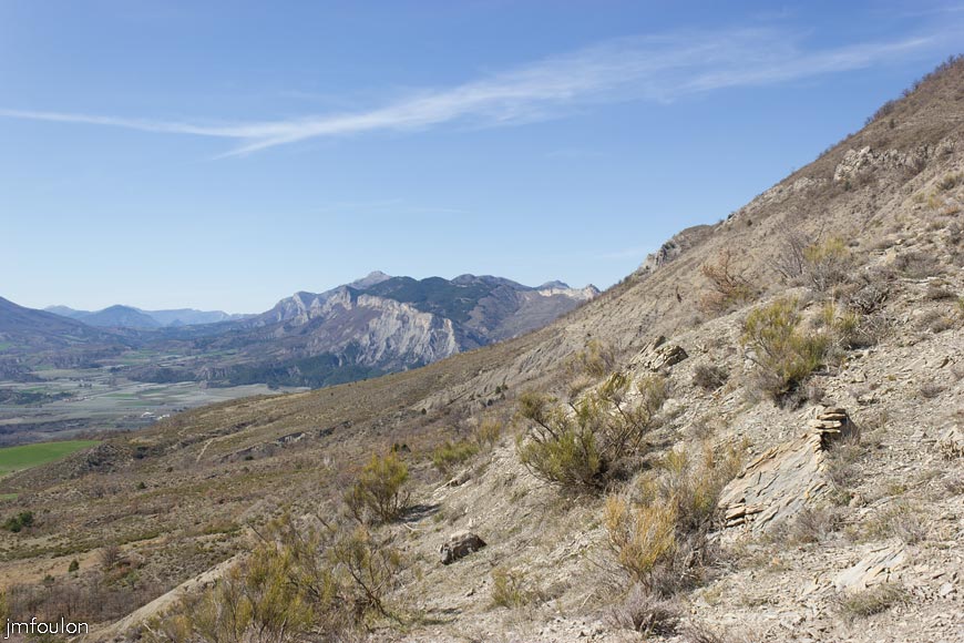 melve-croix-54.jpg - Vue vers l'Ouest depuis le pied de la Montagne
