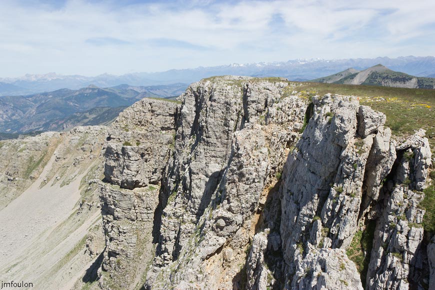 les_monges-069web.jpg - Ubac des Monges. En bas à gauche se trouve les alpages de Clapouse que nous traverserons tout à l'heure