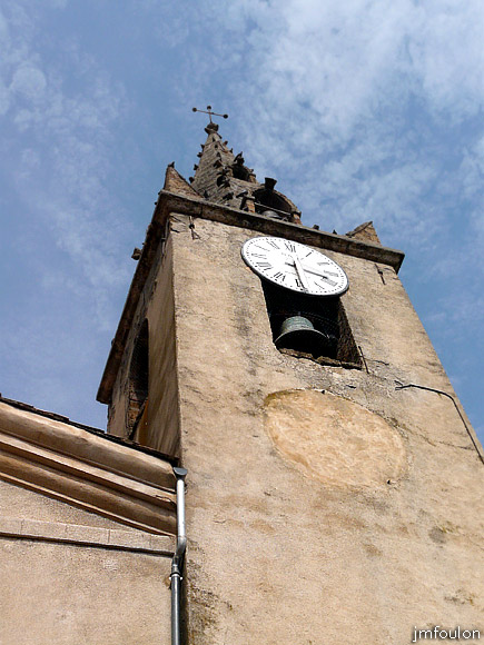 la-motte-01web.jpg - L' Eglise paroissiale, placée sous le patronage de sainte-Marie-Madeleine et de la Trinité, date de 1851. Elle remplace une église reconstruite en 1599, et conserve le clocher de l’ancienne église (construit en 1785), qui s’achève en pyramide flanqué de quatre pyramidions