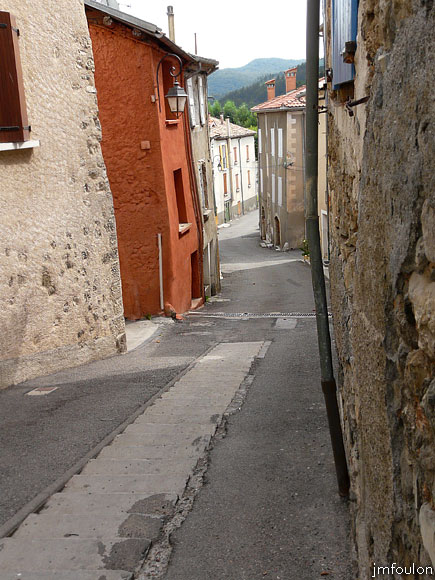 la-motte-08web.jpg - La rue Casse Cul, continuité  Sud de la rue Sainte Catherine