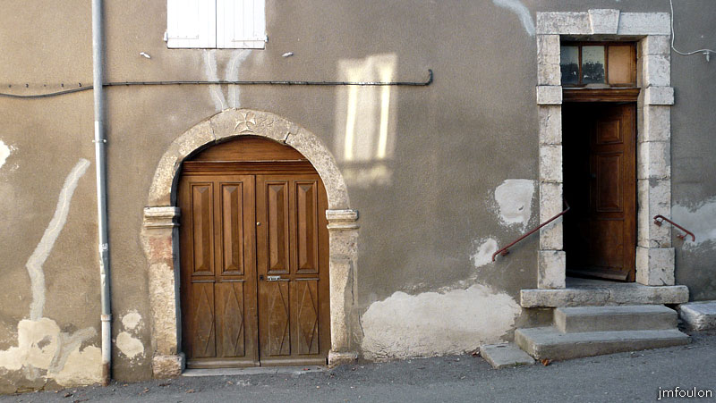 la-motte-09web.jpg - Une partie de l'ancien couvent de la Sainte-Trinité rue Casse Cul. Aujourd'hui cette bâtisse abrite des appartements