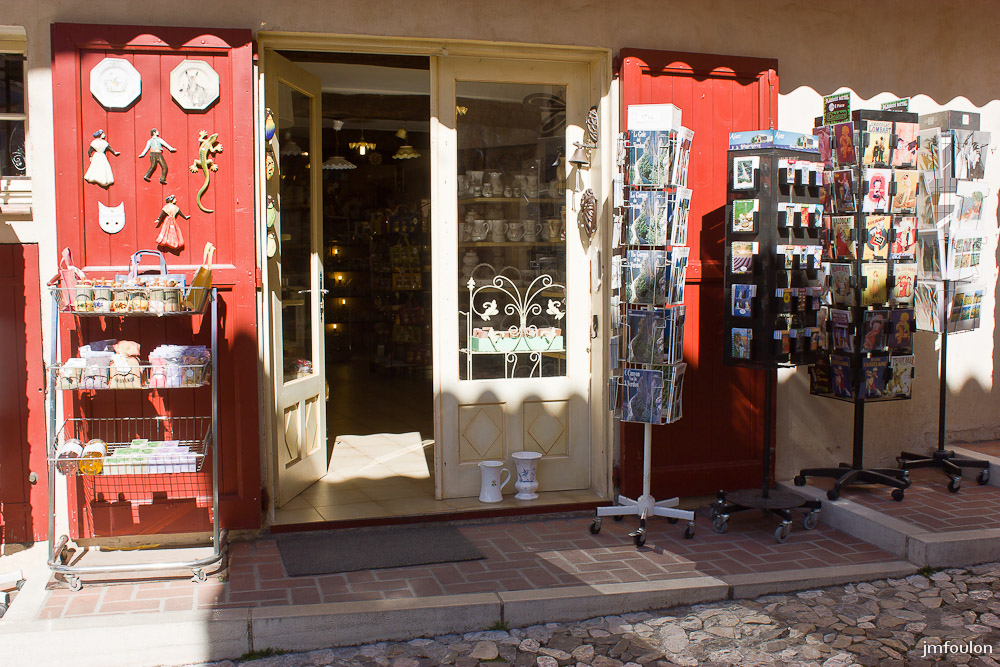 moustier-022.jpg - Une boutique