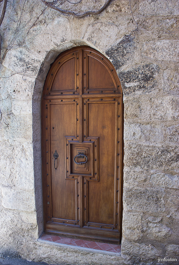 moustier-028.jpg - Une autre belle porte dans une ruelle