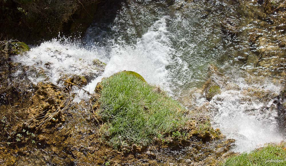 moustier-079.jpg - L'eau qui coule dans le ravin de Notre Dame