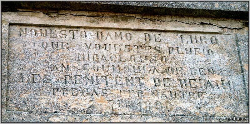 nd-lure-02web.jpg - Détail du texte dans la cartouche sous la vierge à l'enfant