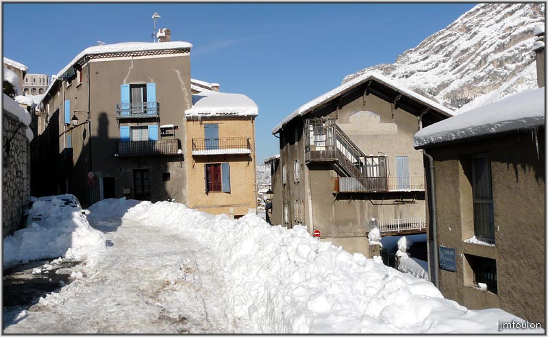 neige-11-1-2010-04.jpg - A l'entrée de la rue de la Mission