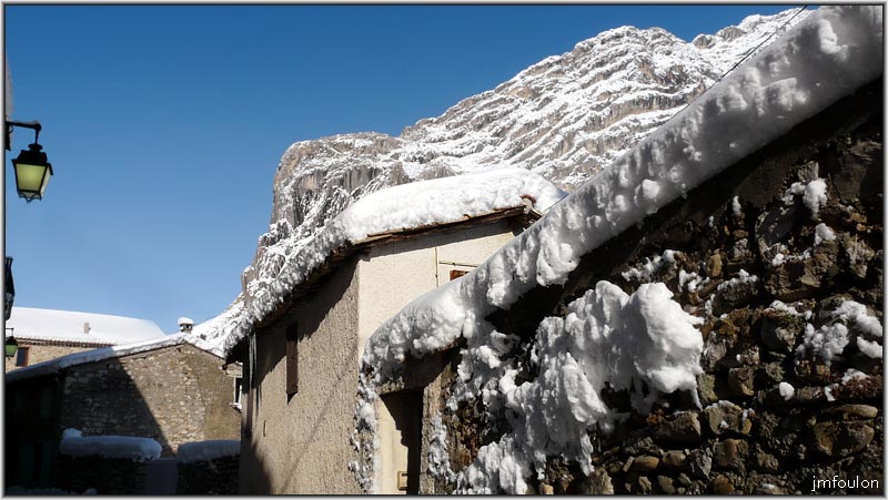neige-11-1-2010-10.jpg - La Baume depuis la rue des Tanneries à Bourg Reynaud.