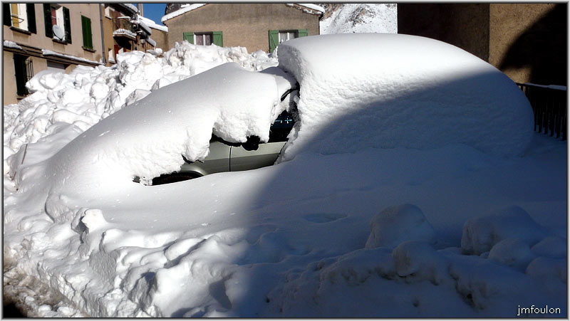 neige-11-1-2010-25.jpg - Voiture ensevelie sous la neige