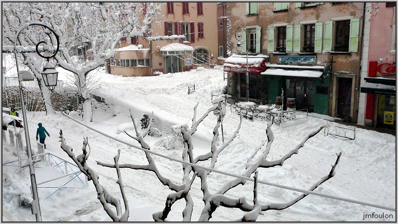 sisteron-neige-8-1-2010_04w.jpg - Du même endroit le 8 janvier à 11h40