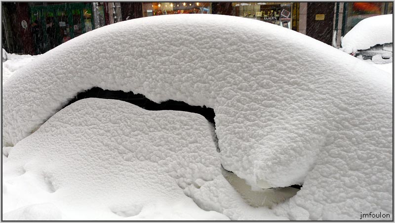 sisteron-neige-8-1-2010_09w.jpg - 8 janvier 12h20. Partons maintenant faire un tour en ville.