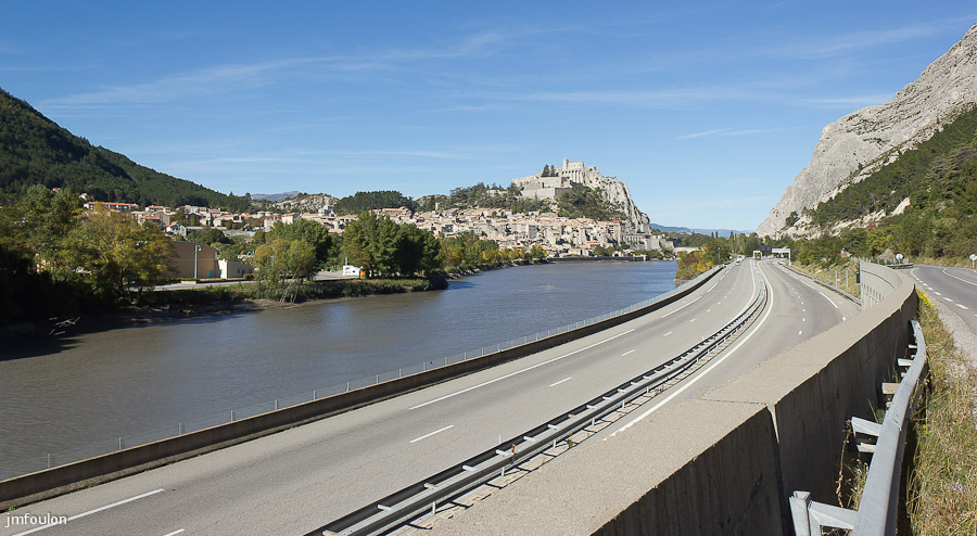 sisteron-A51-01web.jpg - Sisteron - Alpes de Haute Provence - A51 et Durance