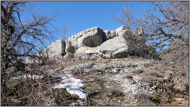st-geniez-paysages-011web.jpg - La dalle rocheuse (vue générale)